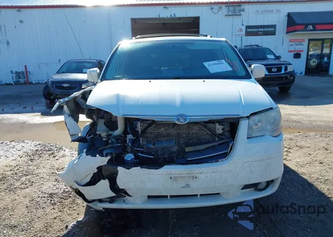 2010 Chrysler Town & Country Touring from USA, damaged, VIN 2A4RR5DX0AR351476
